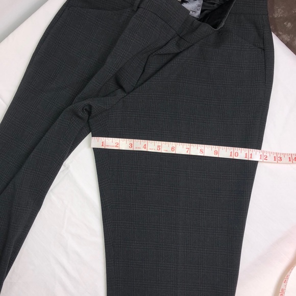Tahari Suit Jacket(10)and Pants(8) - Picture 13 of 16